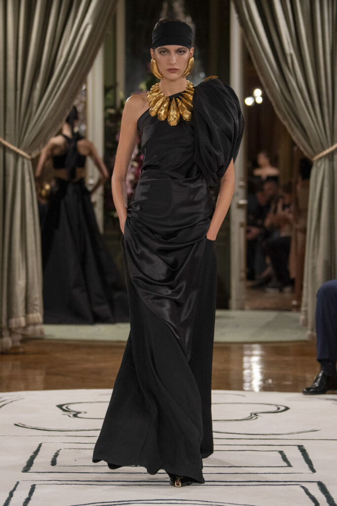 Schiaparelli P/E 24 - Credits Launchmetrics/Spotlight