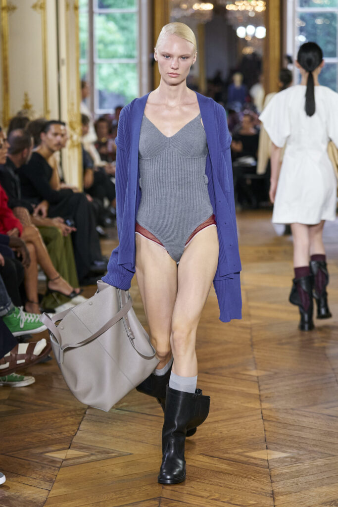 Victoria Beckham P/E 24 - Credits Launchmetrics/Spotlight