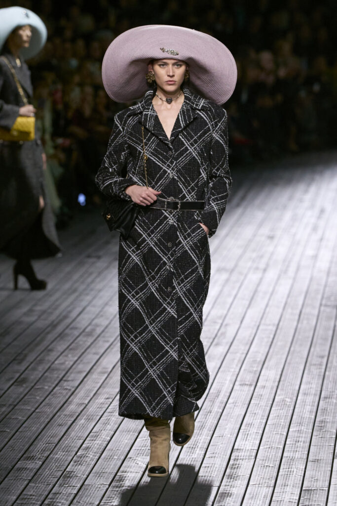 Chanel F24