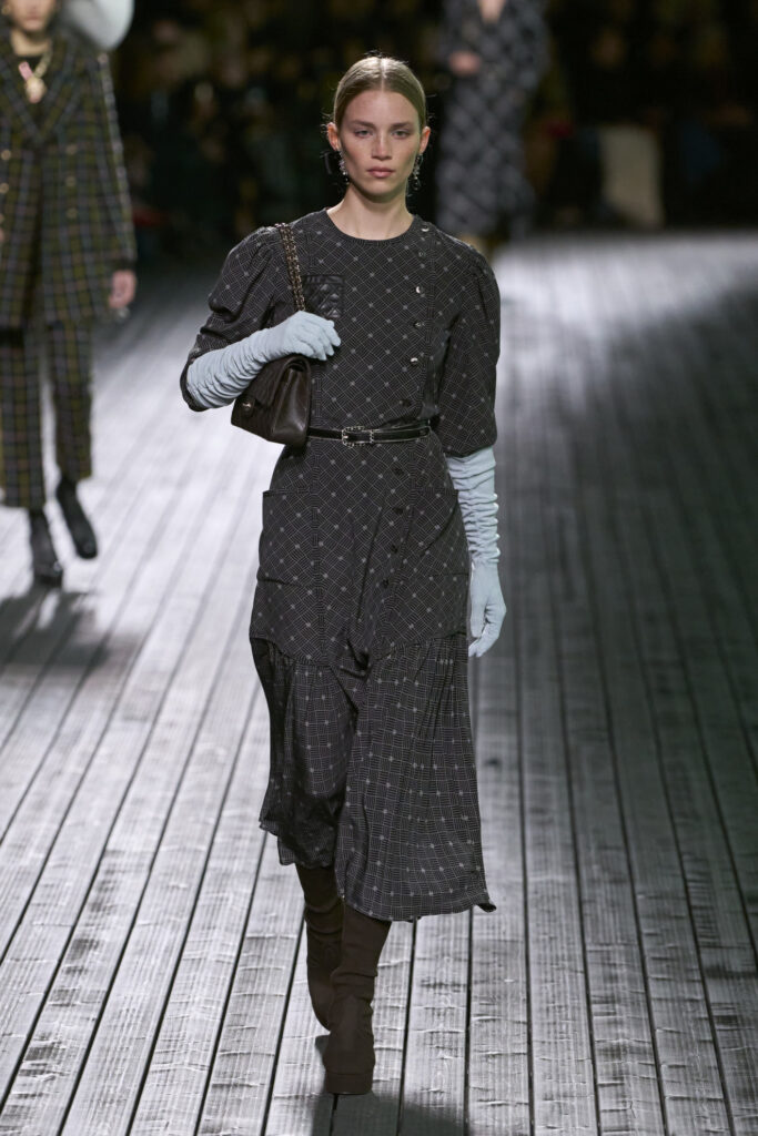 Chanel F24