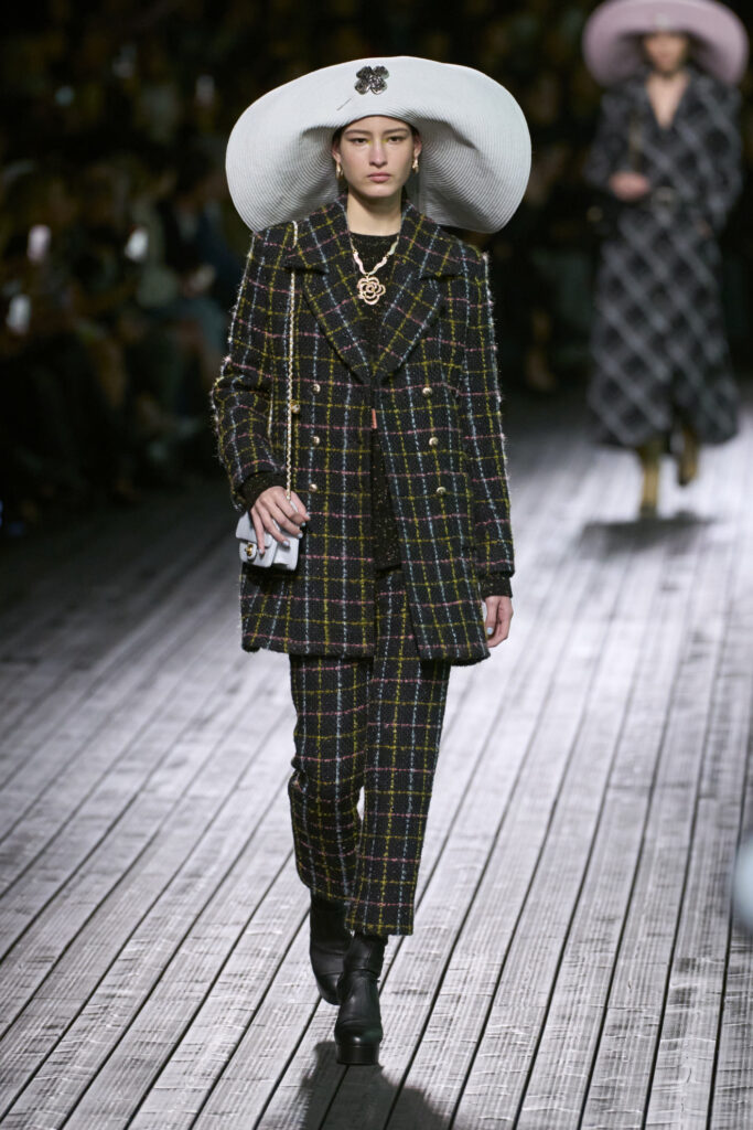 Chanel F24