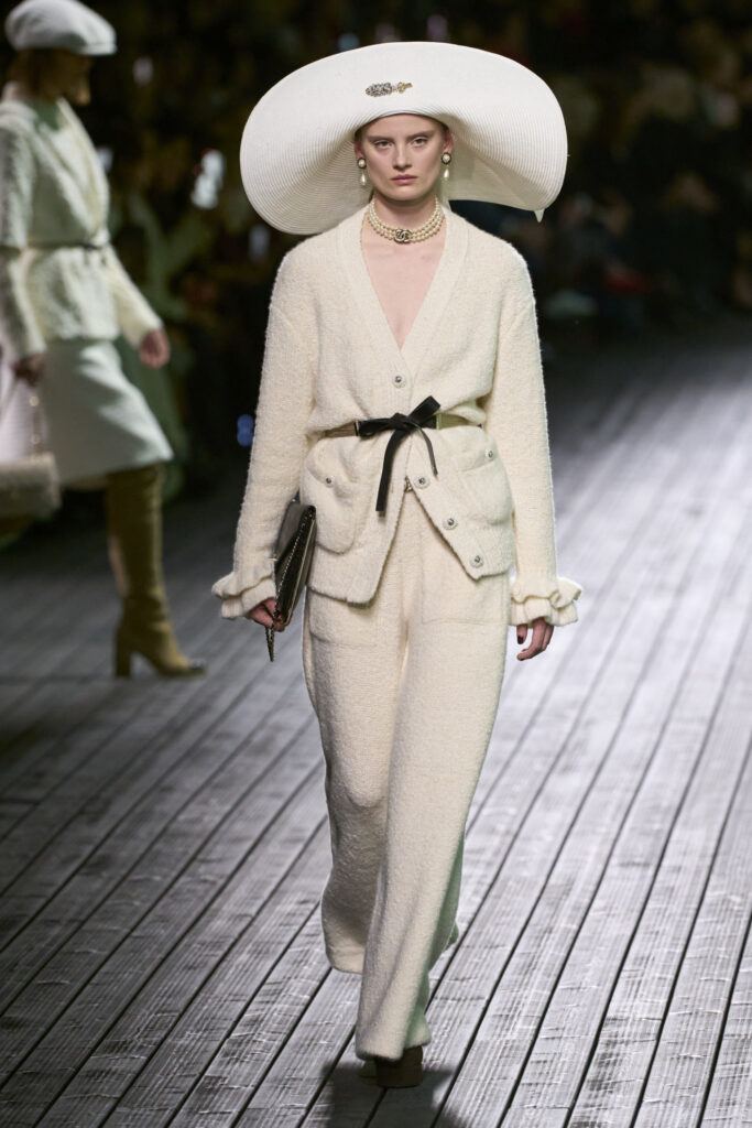 Chanel F24