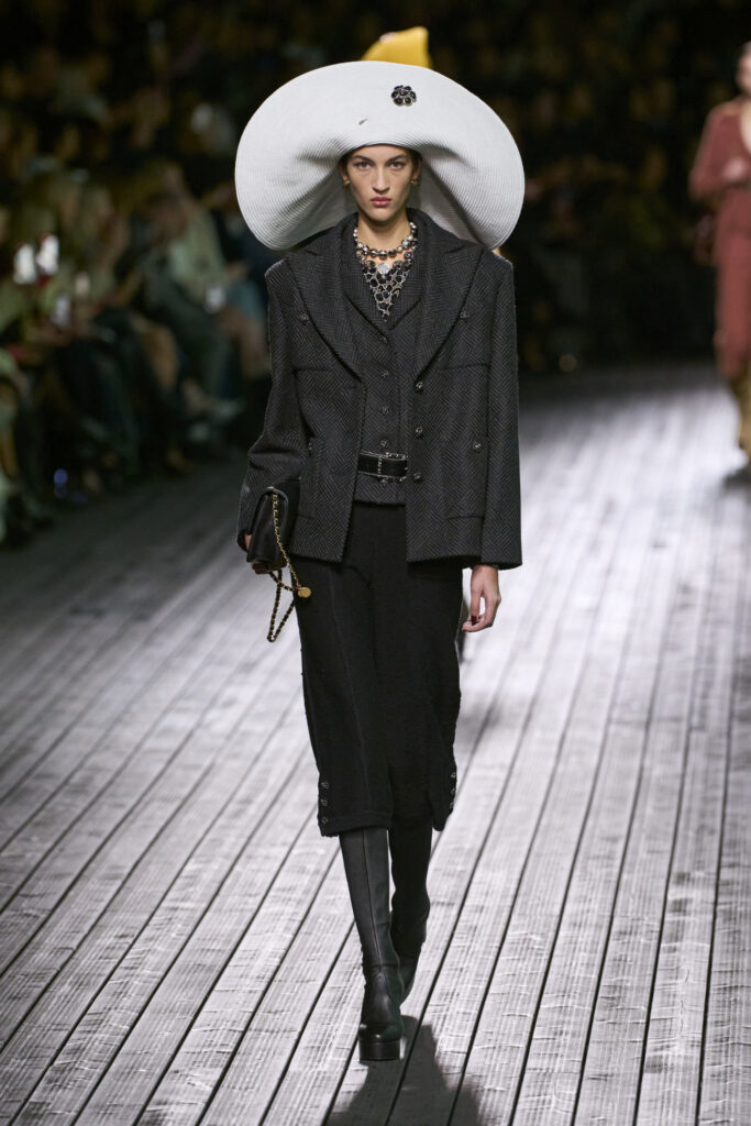 Chanel F24